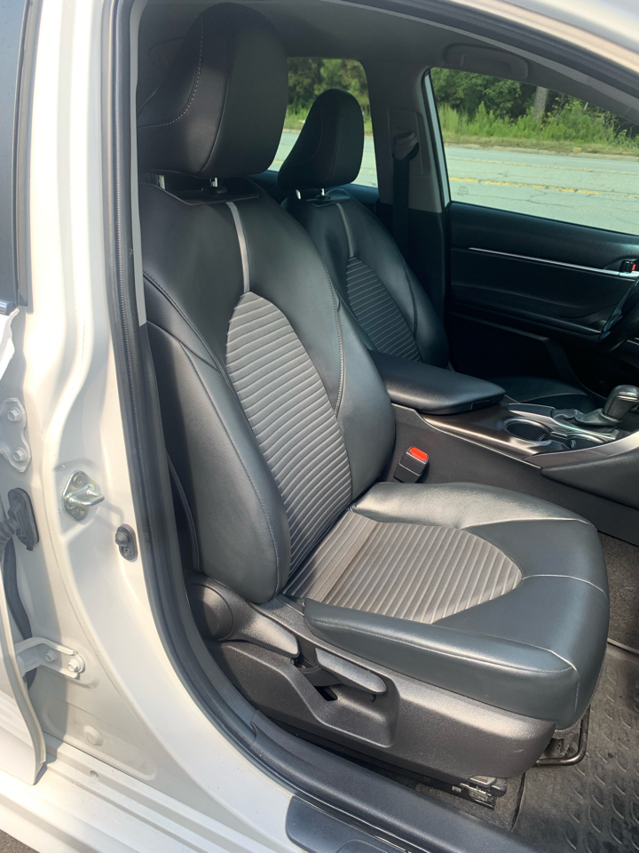 2021 Toyota Camry SE photo 8
