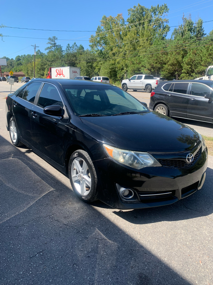2014 Toyota Camry SE photo 2