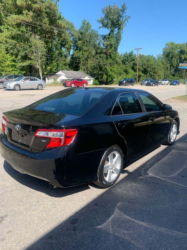 2014 Toyota Camry SE photo 3
