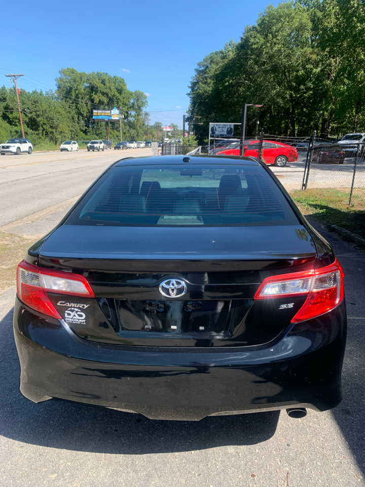 2014 Toyota Camry SE photo 4