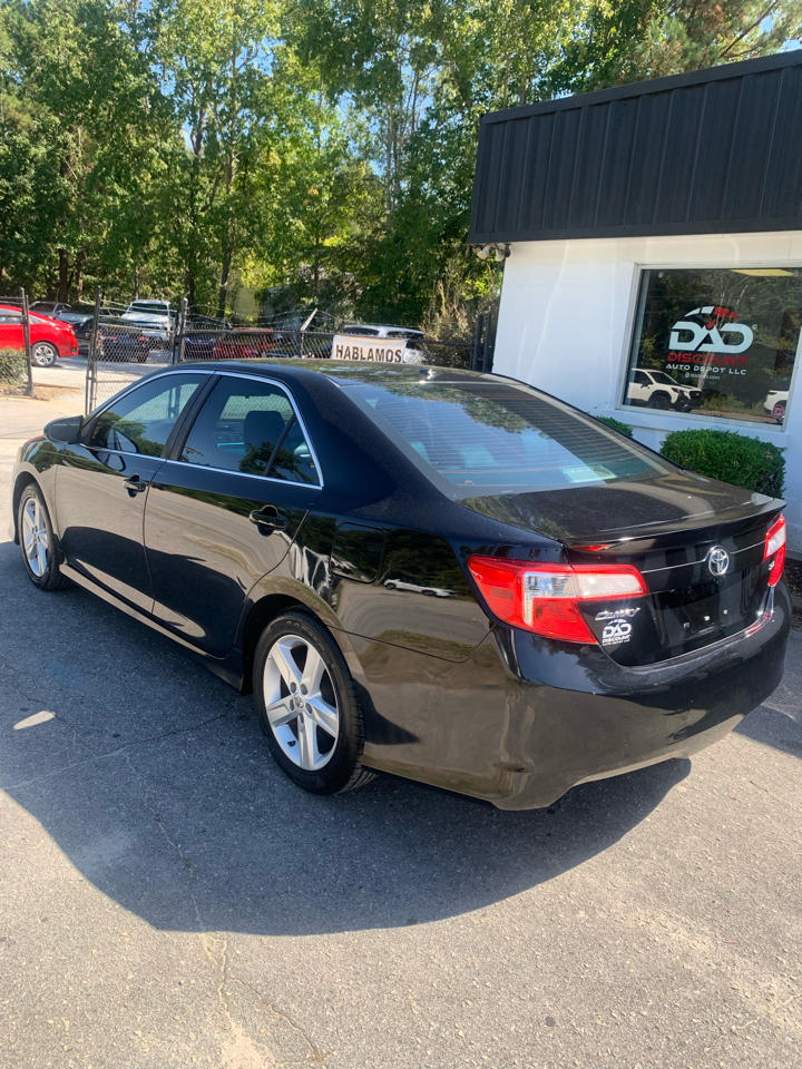 2014 Toyota Camry SE photo 5