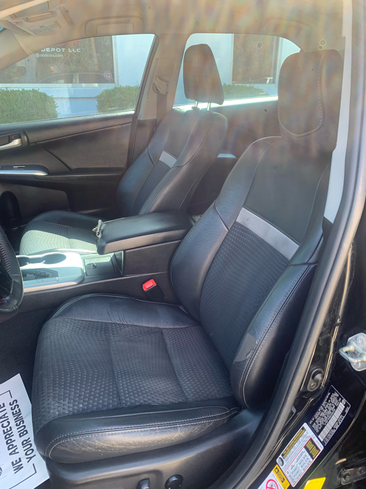 2014 Toyota Camry SE photo 6