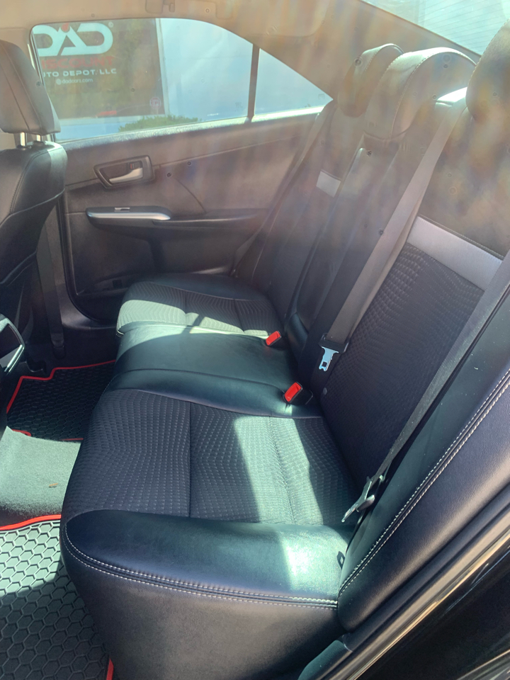 2014 Toyota Camry SE photo 7