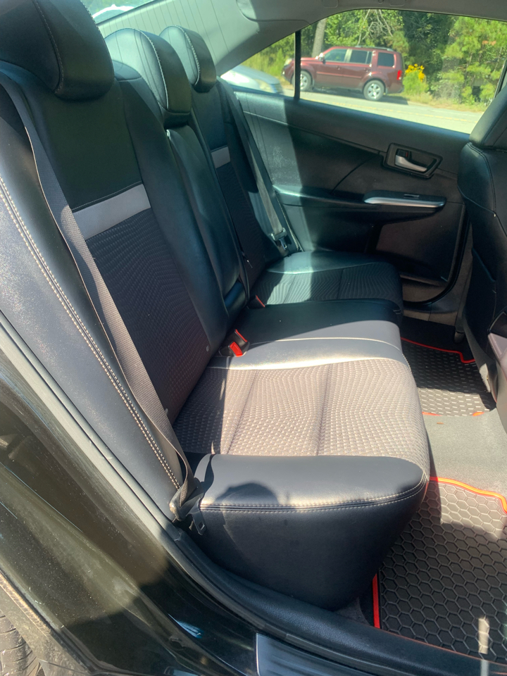 2014 Toyota Camry SE photo 9