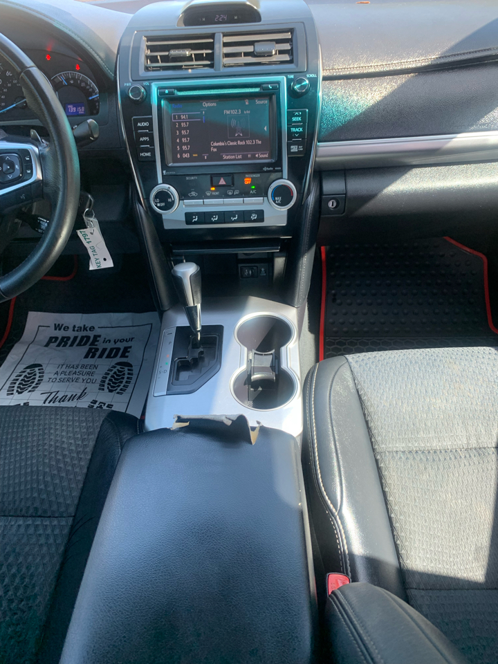 2014 Toyota Camry SE photo 10