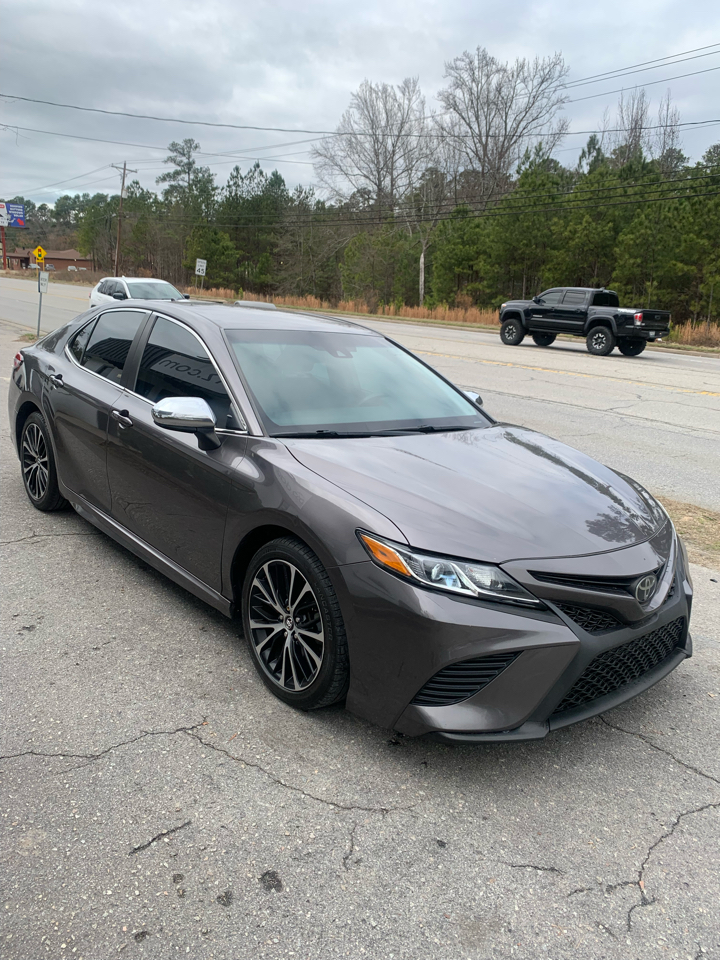 Toyota Camry SE 2020