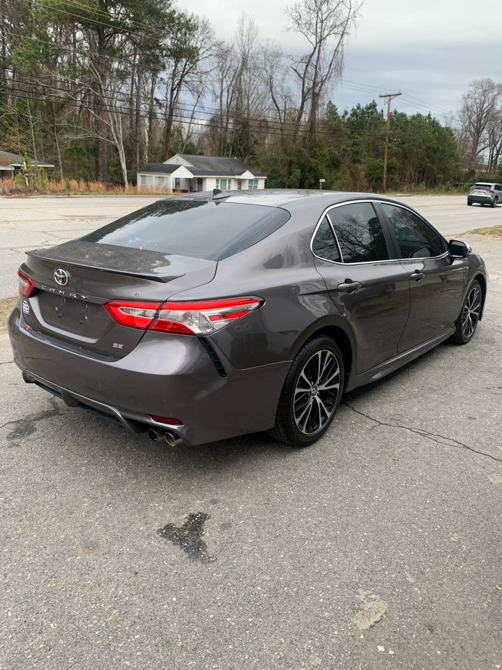 Toyota Camry SE 2020