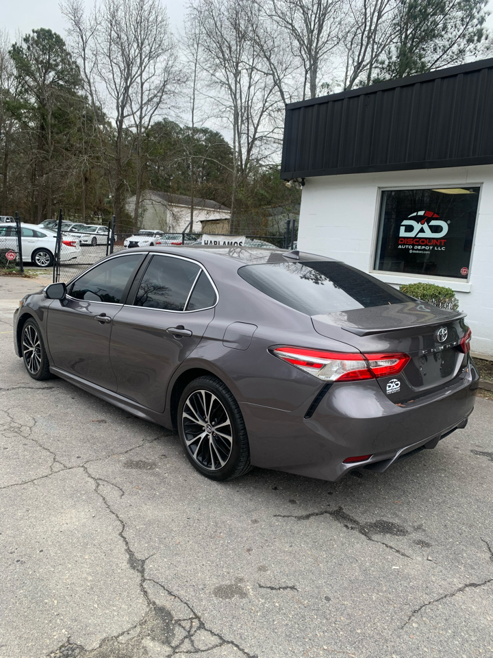 Toyota Camry SE 2020