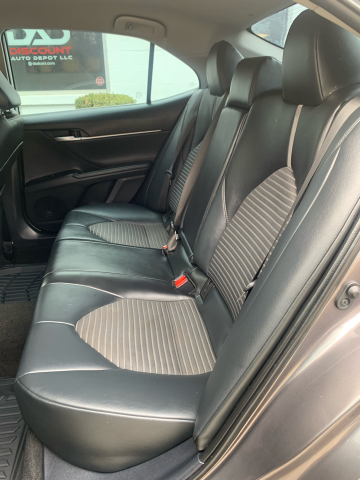 Toyota Camry SE 2020