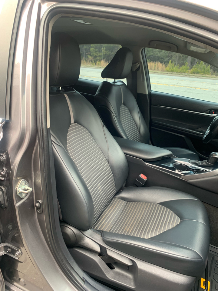 Toyota Camry SE 2020