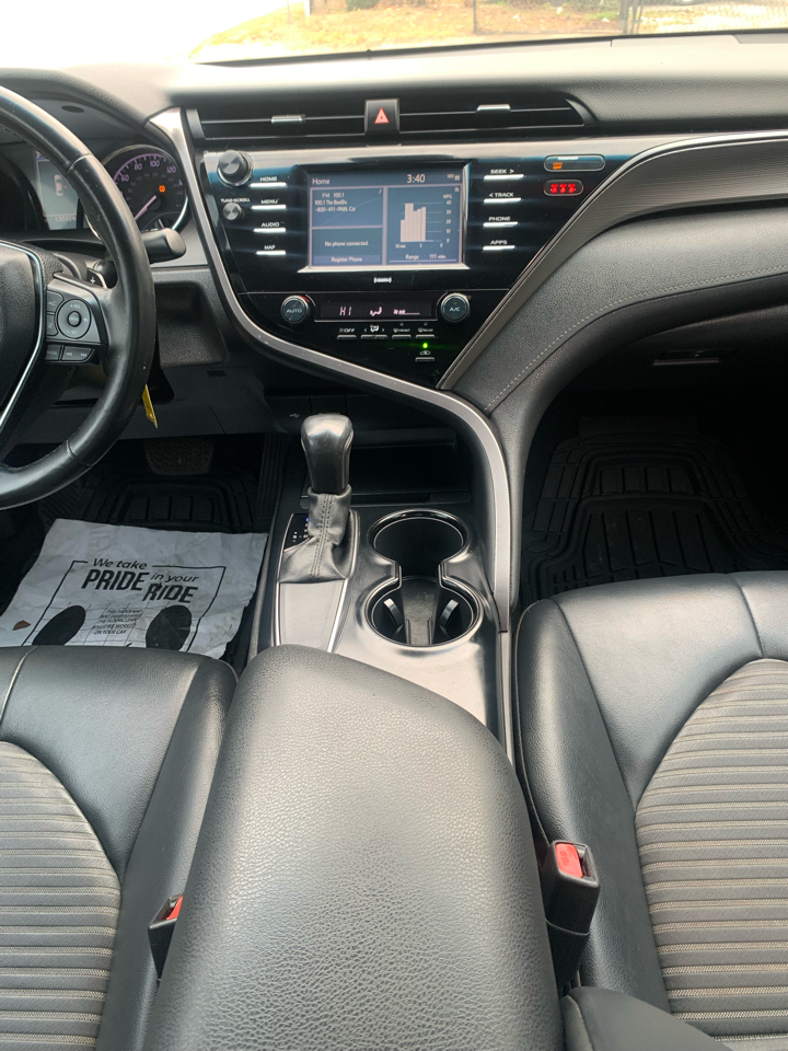 Toyota Camry SE 2020