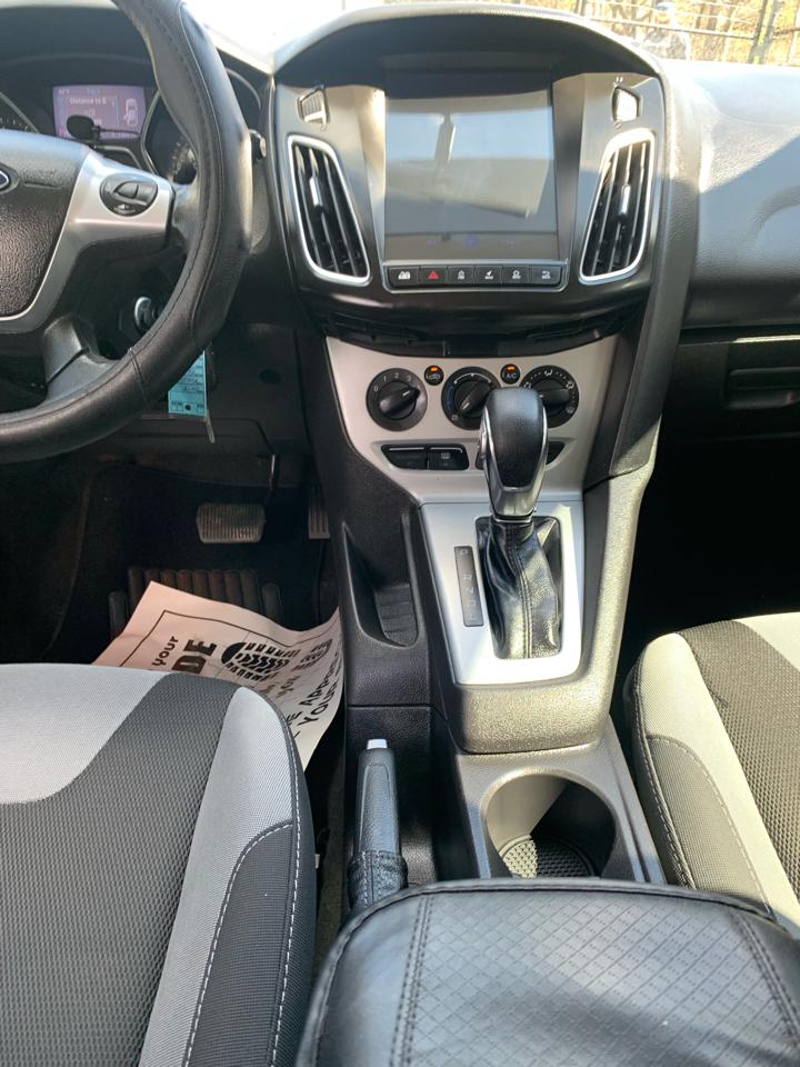 Ford Focus 5dr HB SE 2014