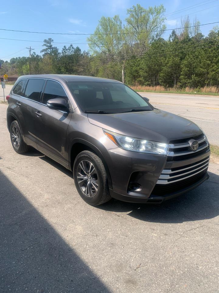 Toyota Highlander LE V6 FWD (Natl) 2018