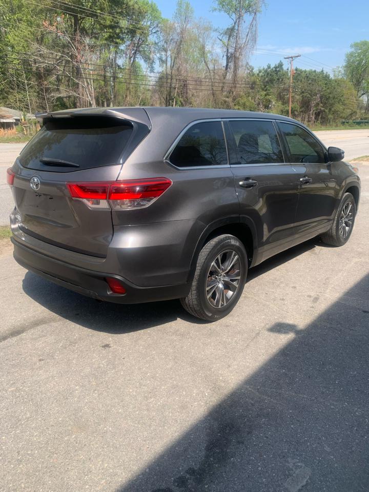 Toyota Highlander LE V6 FWD (Natl) 2018