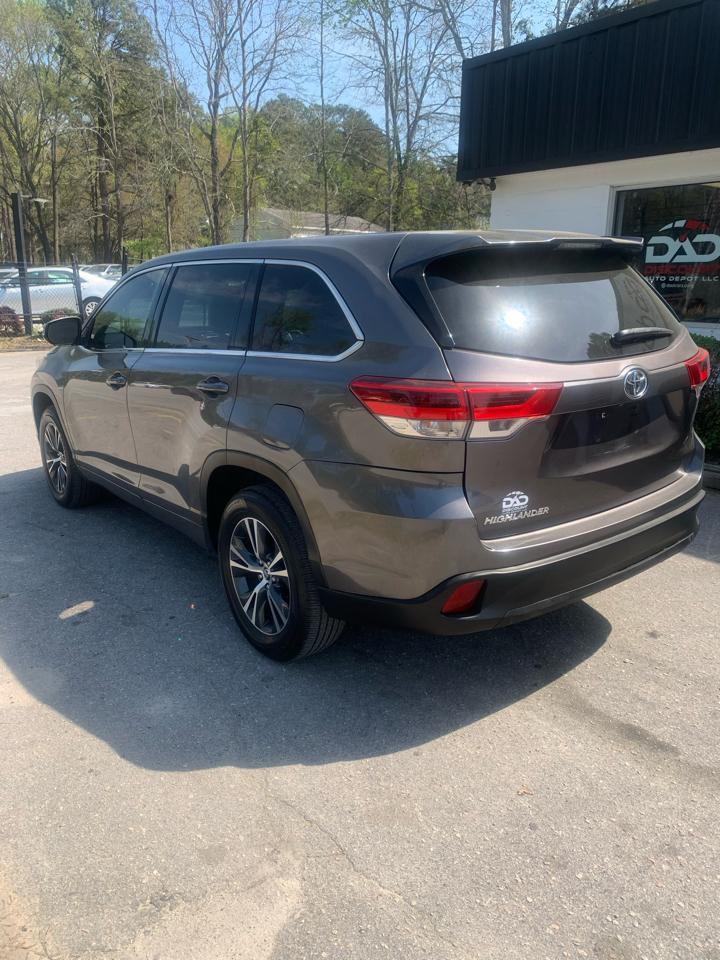 Toyota Highlander LE V6 FWD (Natl) 2018