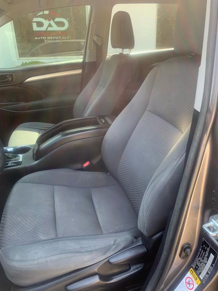 Toyota Highlander LE V6 FWD (Natl) 2018