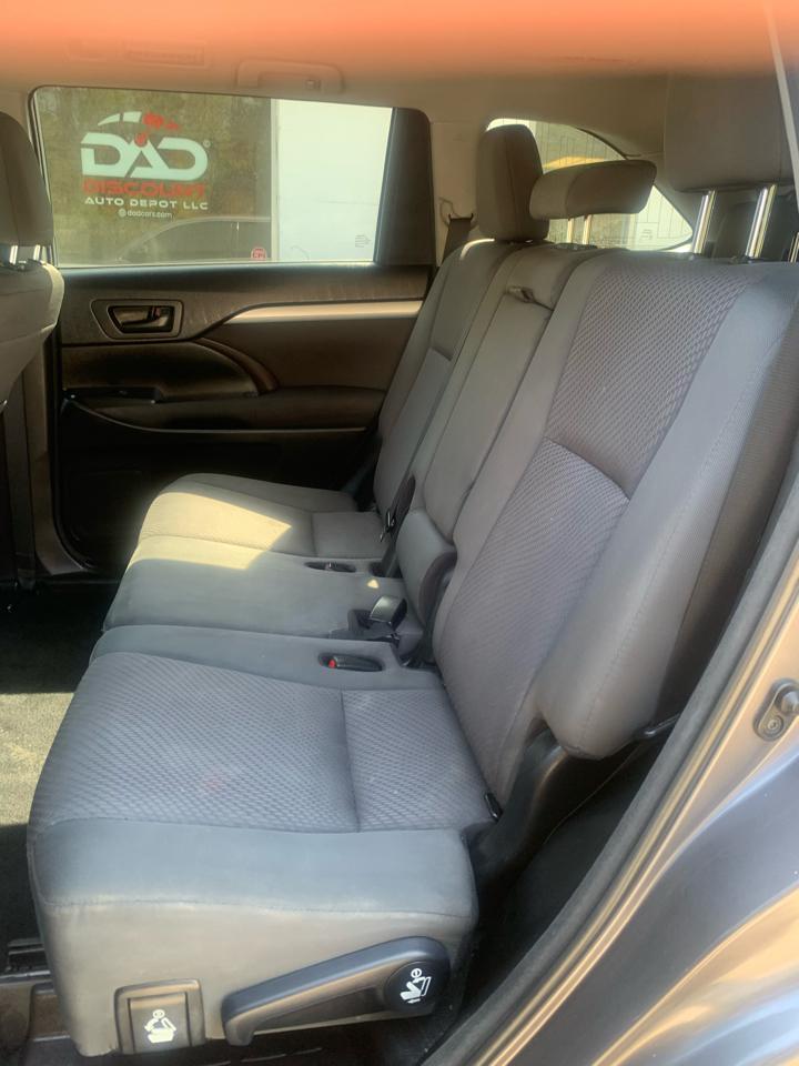 Toyota Highlander LE V6 FWD (Natl) 2018