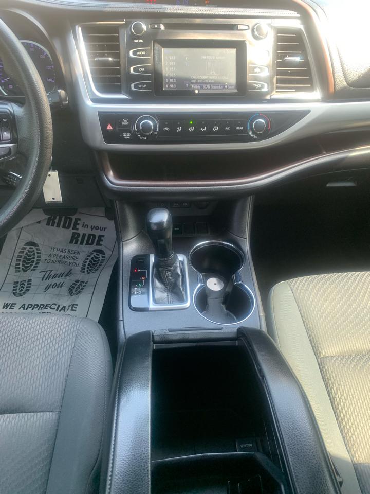 Toyota Highlander LE V6 FWD (Natl) 2018