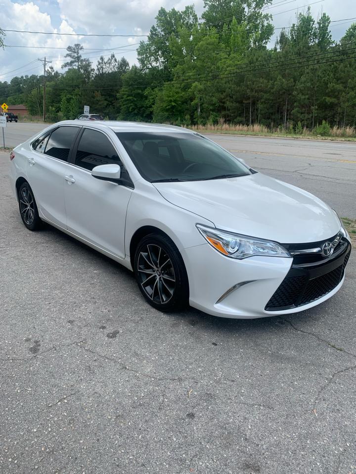 Toyota Camry 4dr Sdn I4 Auto XLE (Natl) 2015