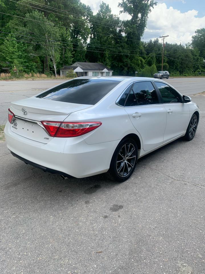 Toyota Camry 4dr Sdn I4 Auto XLE (Natl) 2015