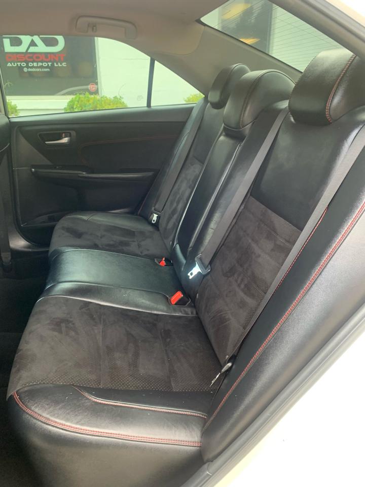 Toyota Camry 4dr Sdn I4 Auto XLE (Natl) 2015