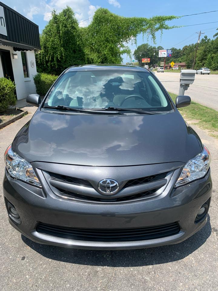 Toyota Corolla 4dr Sdn Auto LE (Natl) 2012