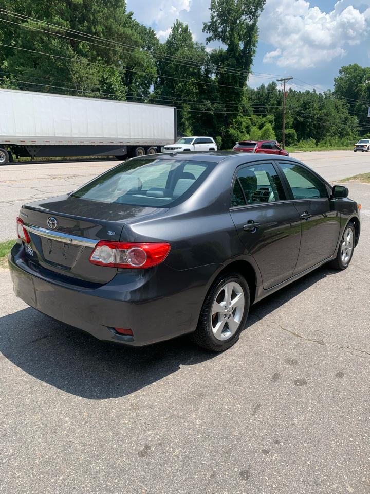 Toyota Corolla 4dr Sdn Auto LE (Natl) 2012