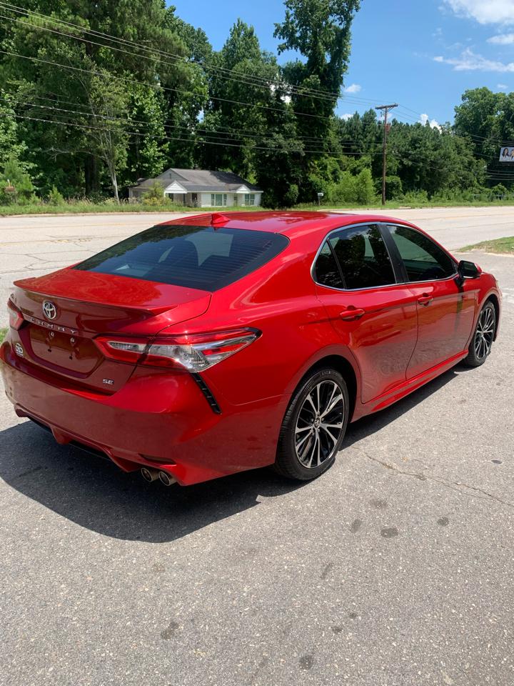 Toyota Camry SE Auto (Natl) 2020