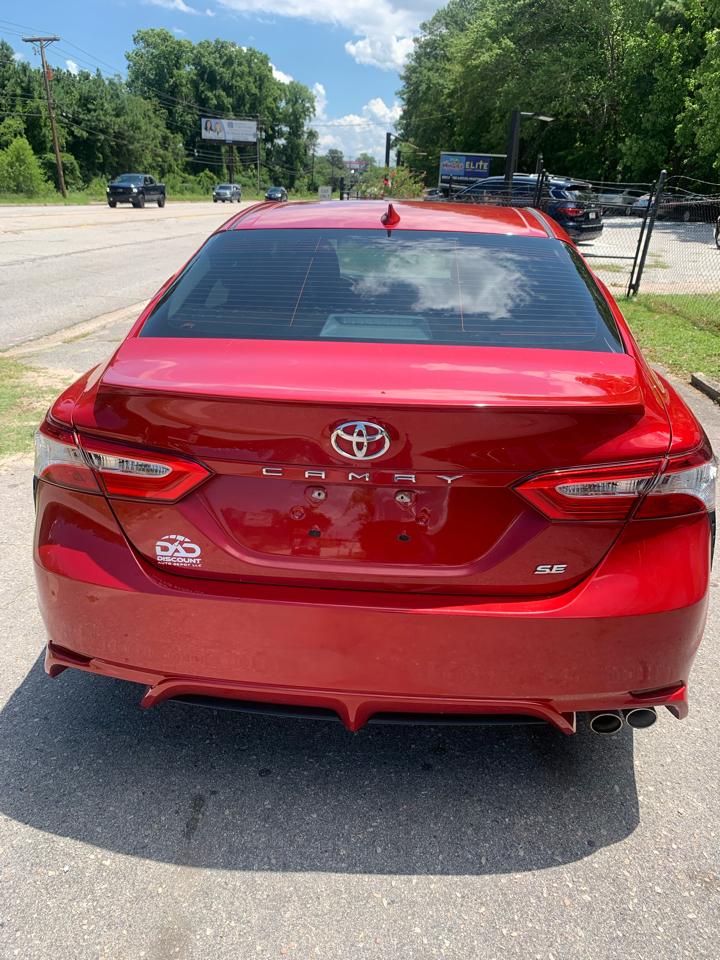 Toyota Camry SE Auto (Natl) 2020