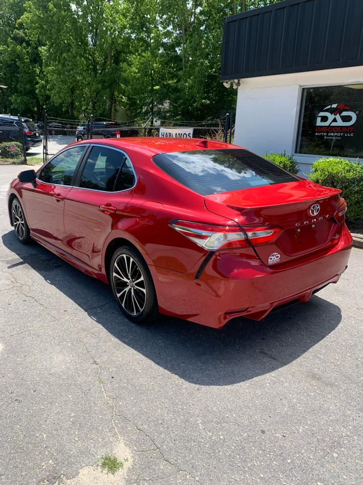 Toyota Camry SE Auto (Natl) 2020
