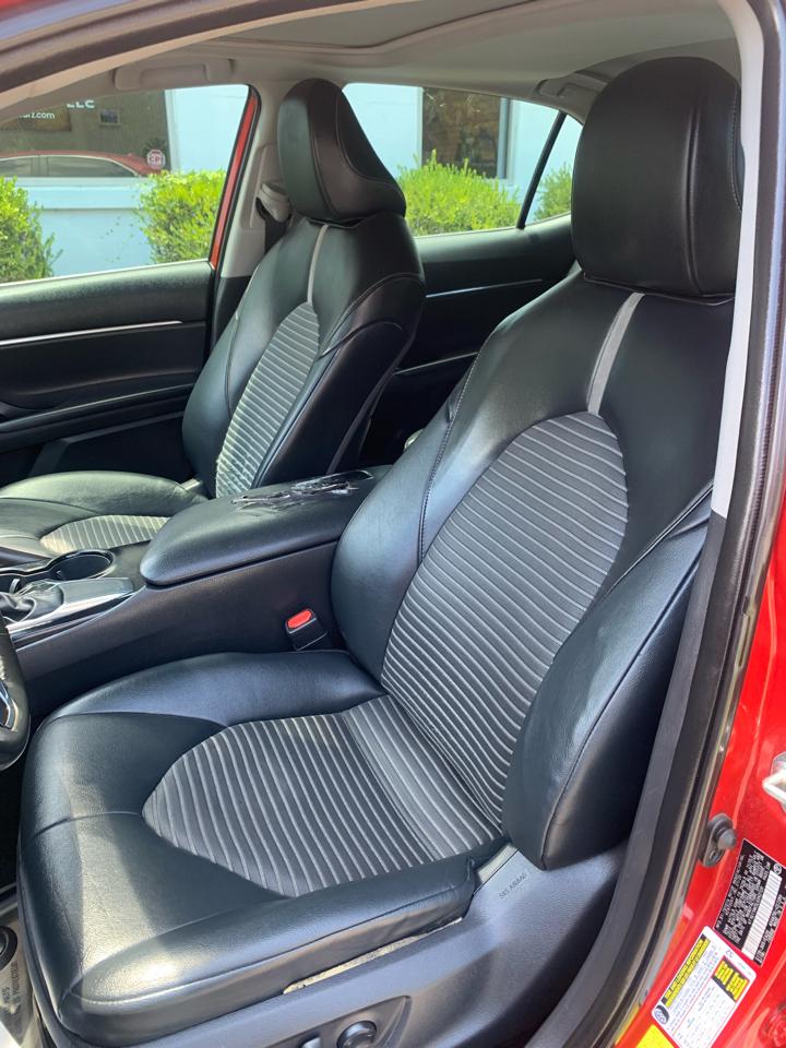 Toyota Camry SE Auto (Natl) 2020