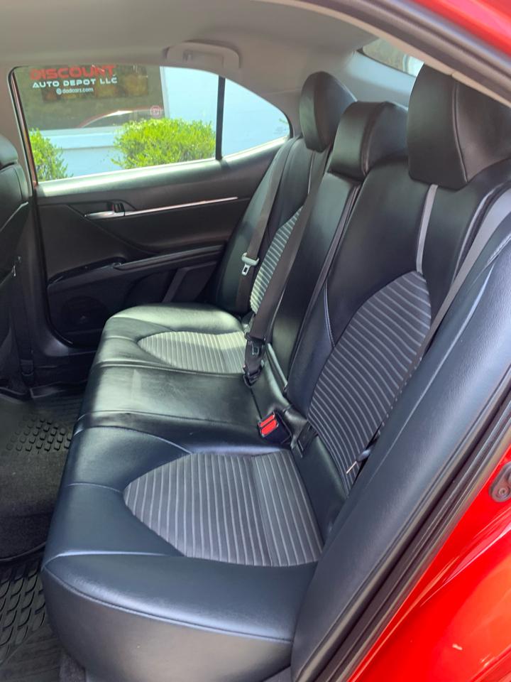 Toyota Camry SE Auto (Natl) 2020