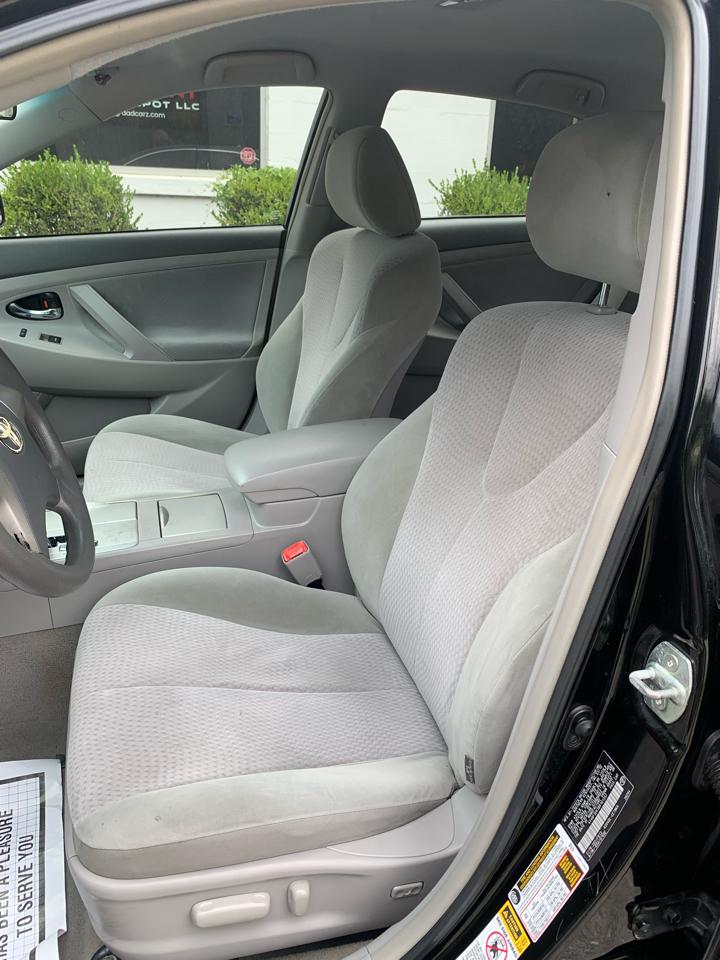 Toyota Camry 4dr Sdn I4 Man LE (Natl) 2011