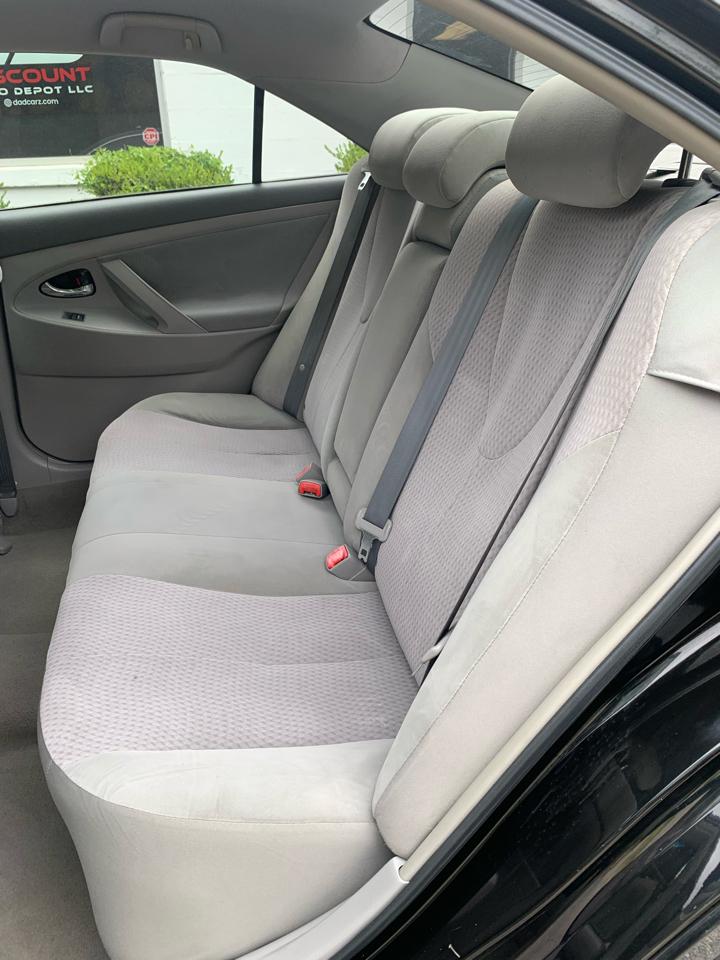 Toyota Camry 4dr Sdn I4 Man LE (Natl) 2011
