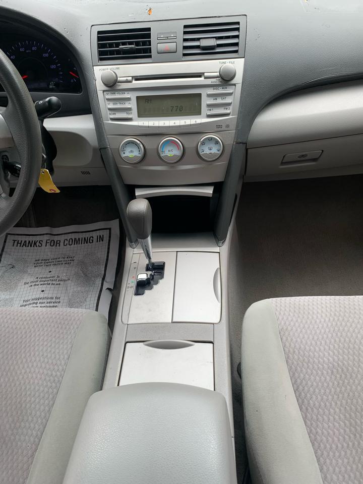 Toyota Camry 4dr Sdn I4 Man LE (Natl) 2011