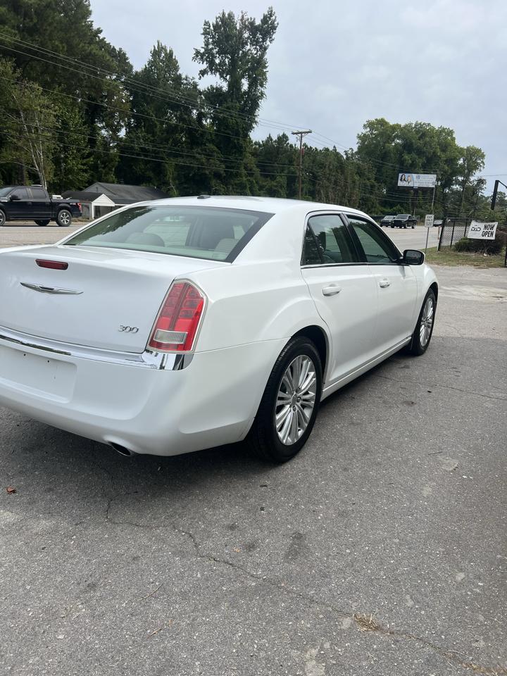 Chrysler 300 4dr Sdn AWD 2013