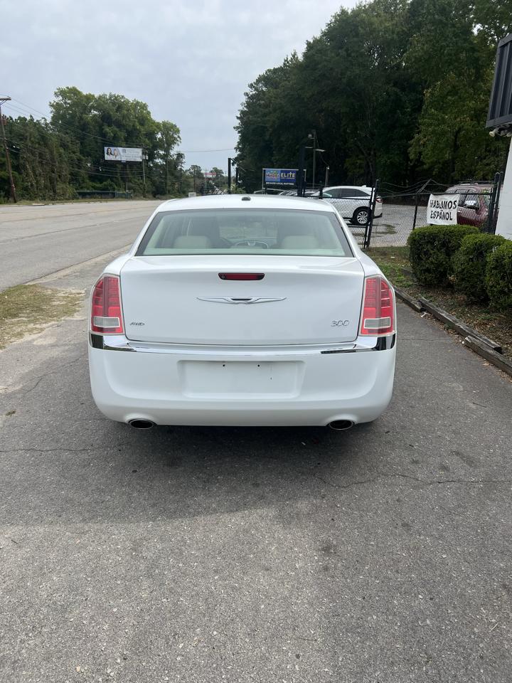 Chrysler 300 4dr Sdn AWD 2013