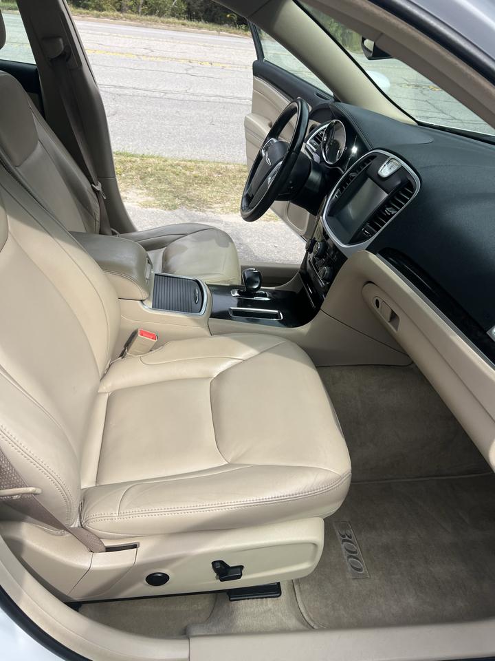 Chrysler 300 4dr Sdn AWD 2013