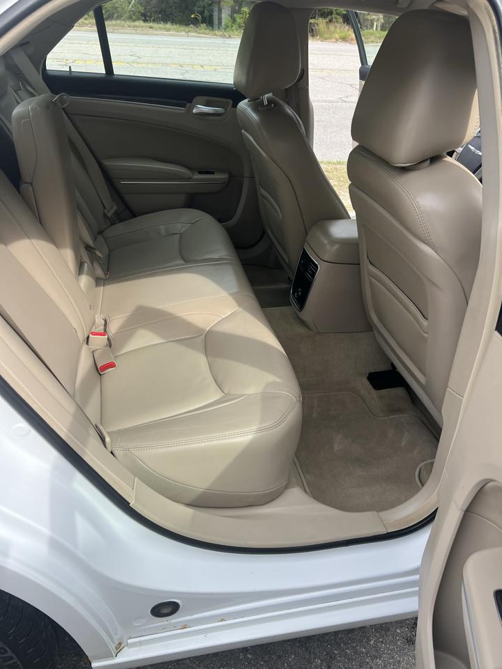 Chrysler 300 4dr Sdn AWD 2013