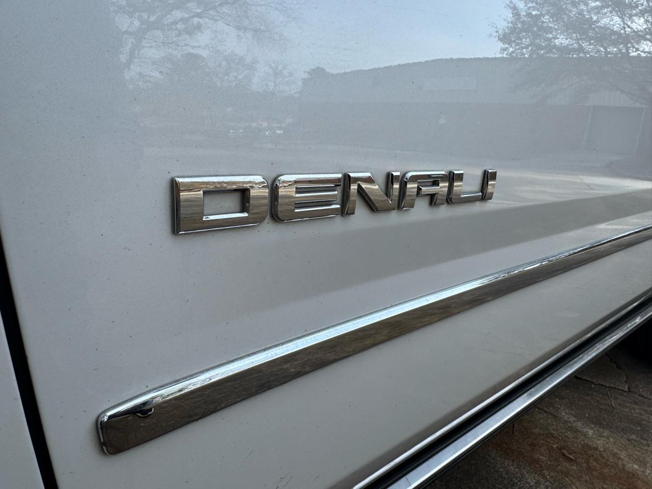 GMC Yukon Denali 4WD 2019