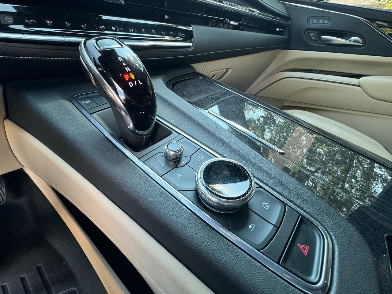 Cadillac Escalade Premium Luxury AWD 2021