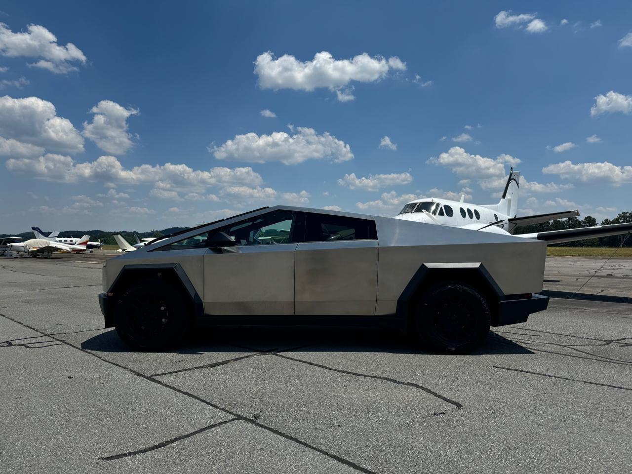 Tesla Cybertruck Base 2024