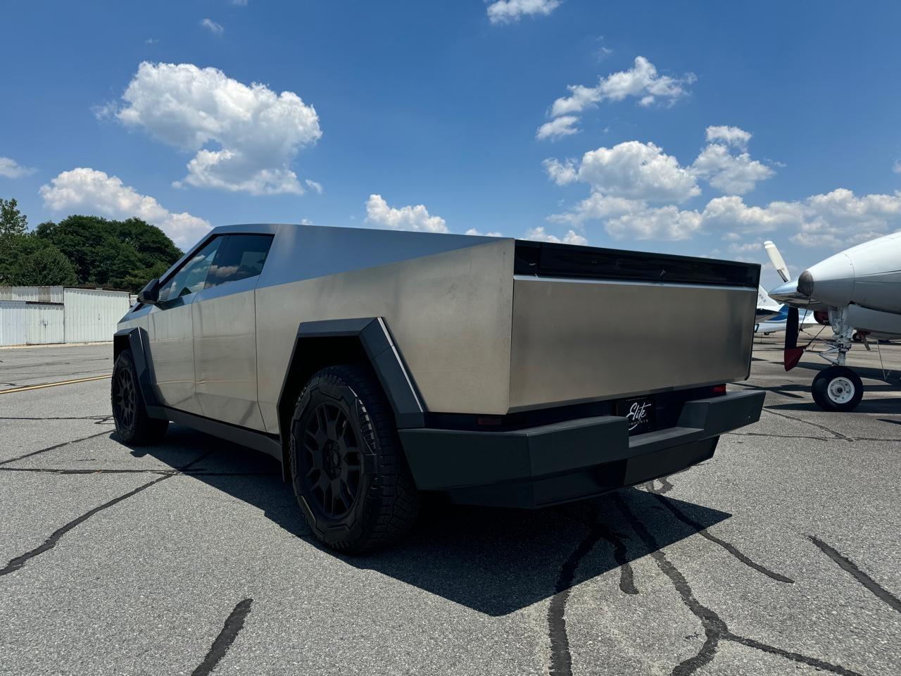 Tesla Cybertruck Base 2024