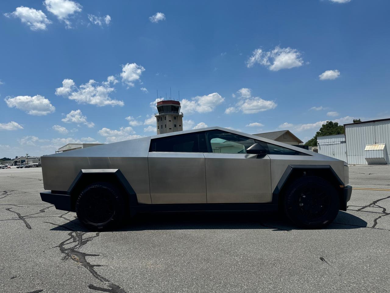 Tesla Cybertruck Base 2024