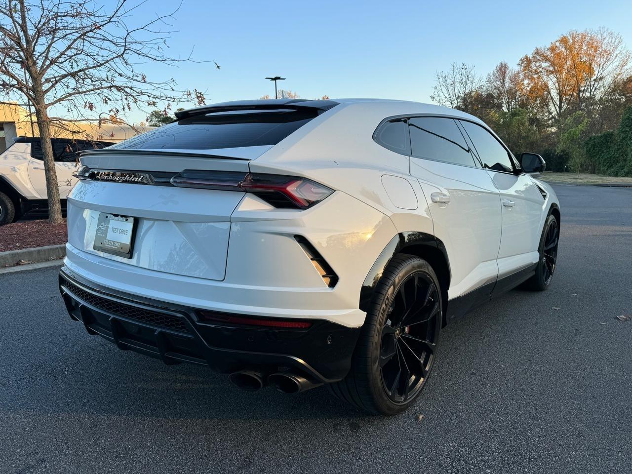Lamborghini Urus Base 2020