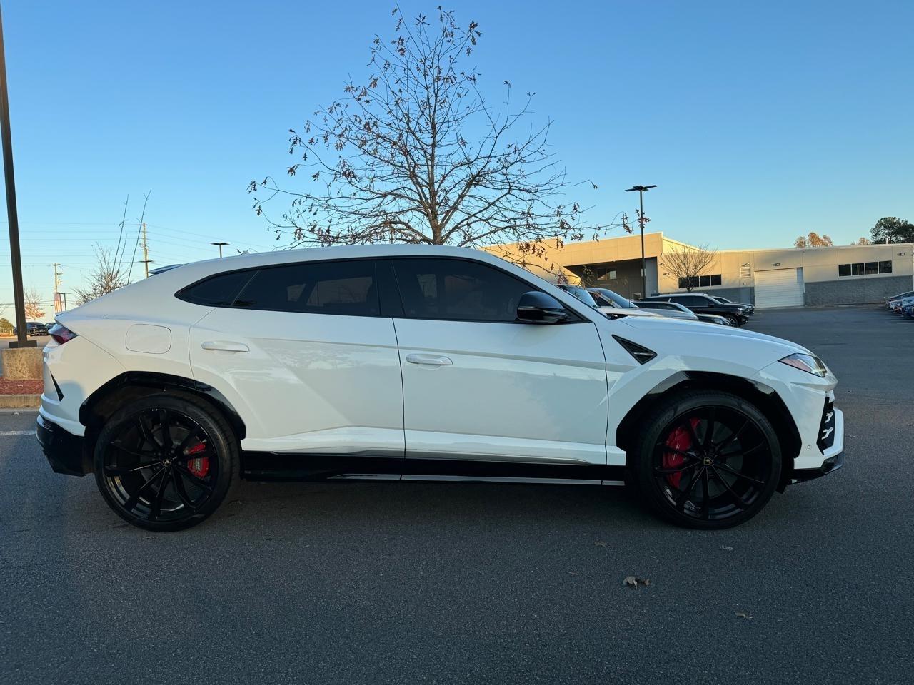 Lamborghini Urus Base 2020