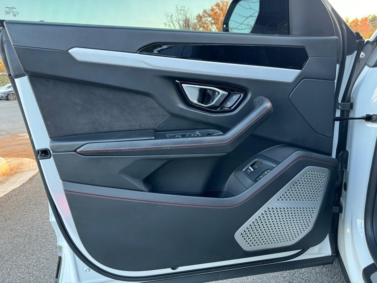 Lamborghini Urus Base 2020