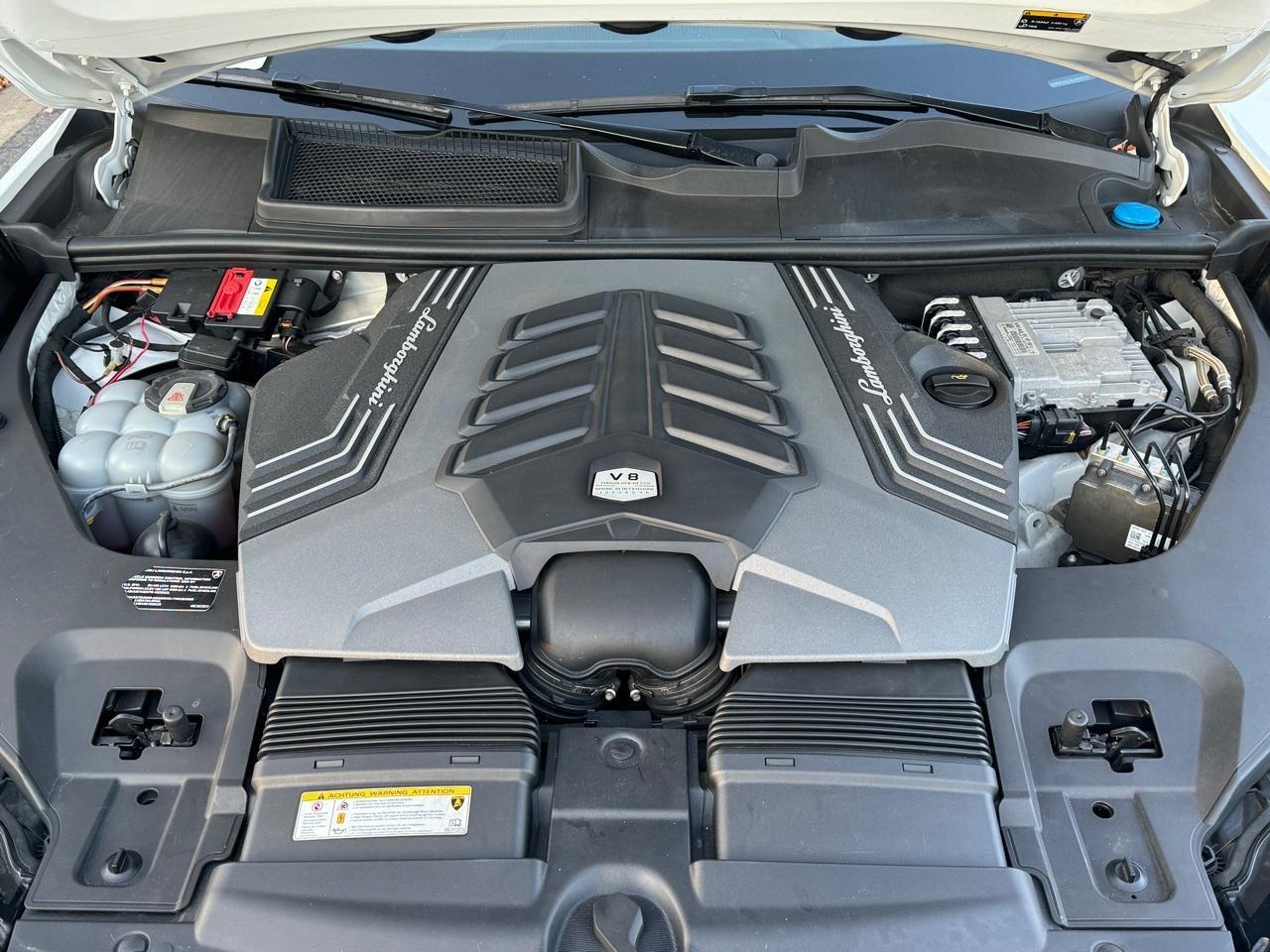 Lamborghini Urus Base 2020