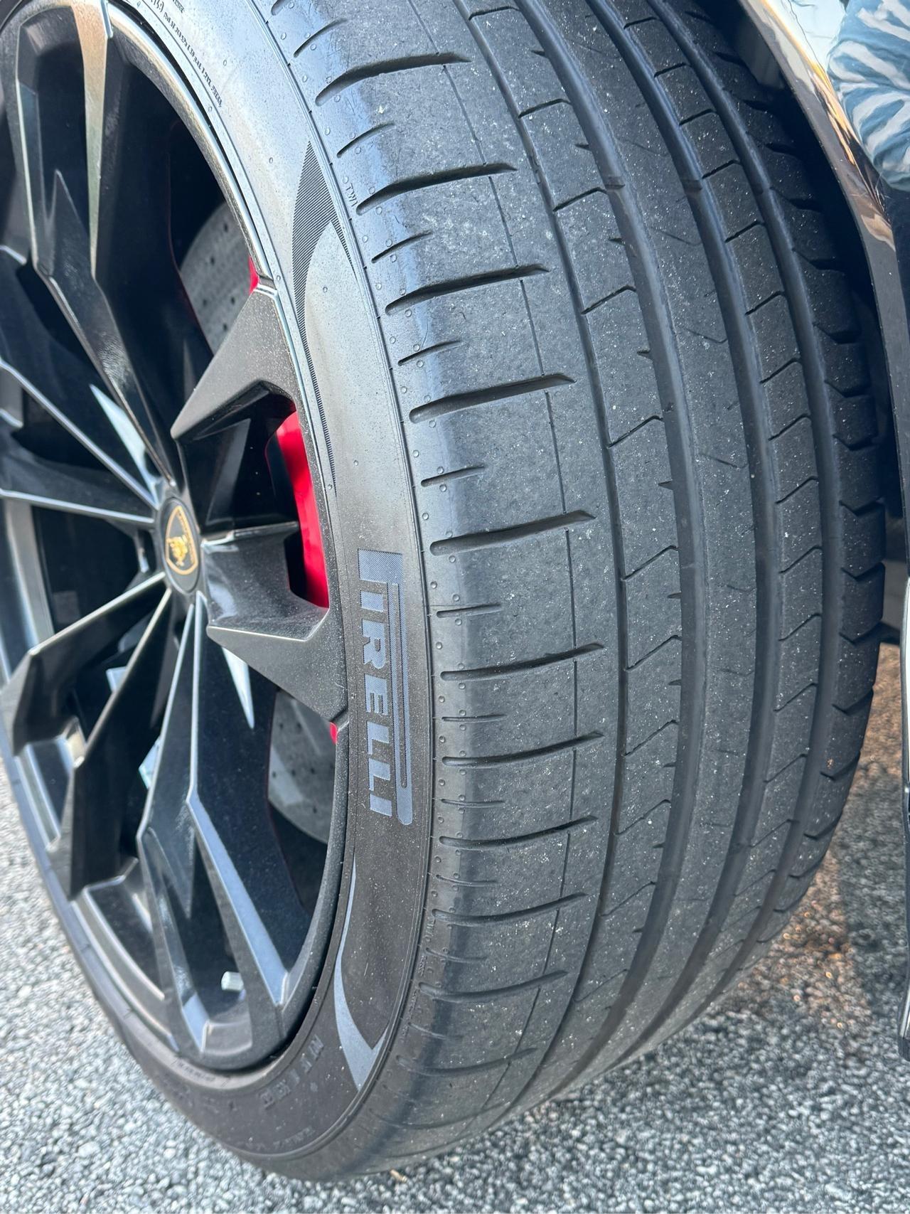 Lamborghini Urus Base 2020