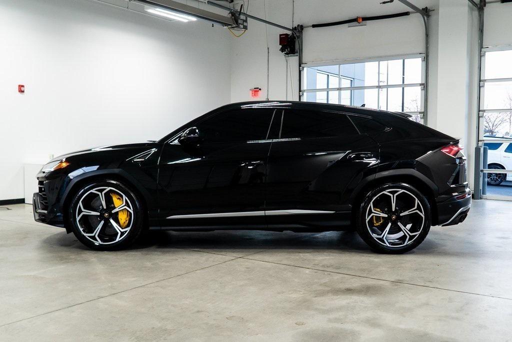 Lamborghini Urus Base 2020